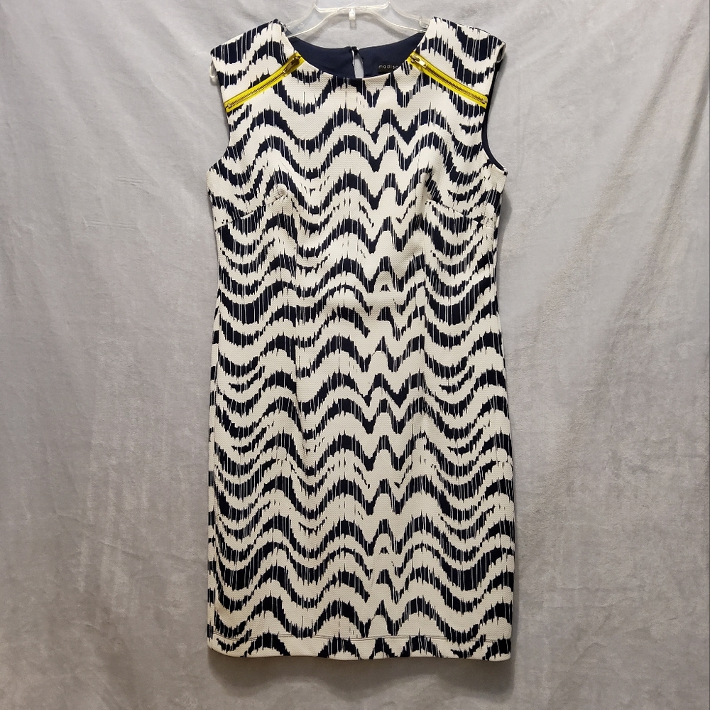 MADISON LEIGH IKAT PRINT SHEATH DRESS STRETCH SLEEVELESS SCOOP NECKLINE SIZE 8